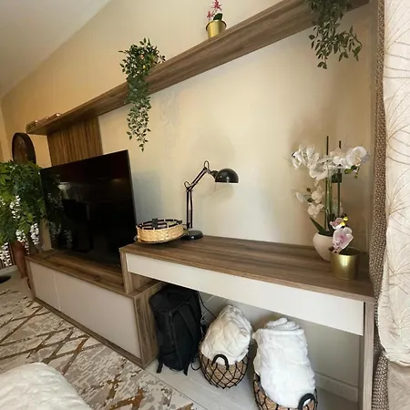 La Terraza Guest House, *